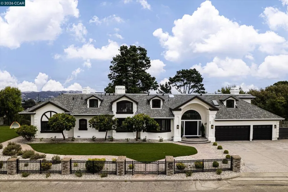 83 Donald Dr Orinda, CA 94563