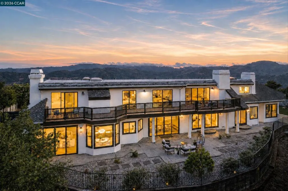 83 Donald Dr Orinda, CA 94563