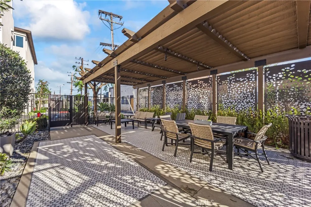 116 6th #B Montebello, CA 90640