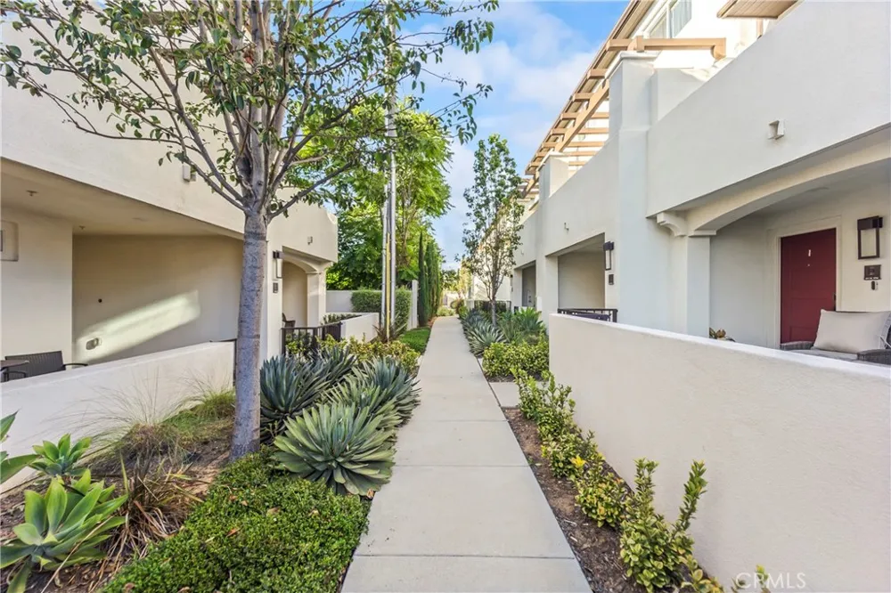 116 6th #B Montebello, CA 90640