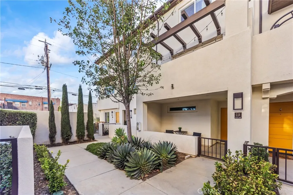 116 6th #B Montebello, CA 90640