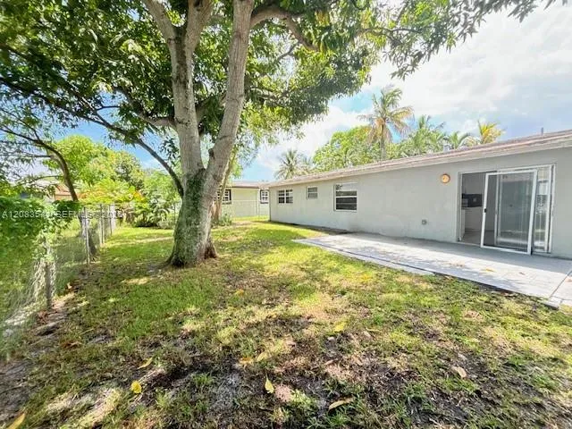 6241 SW #8 North Lauderdale, FL 33068
