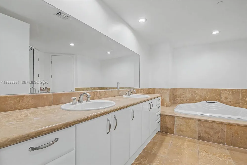 5959 Collins Ave #1503 Miami Beach, FL 33140