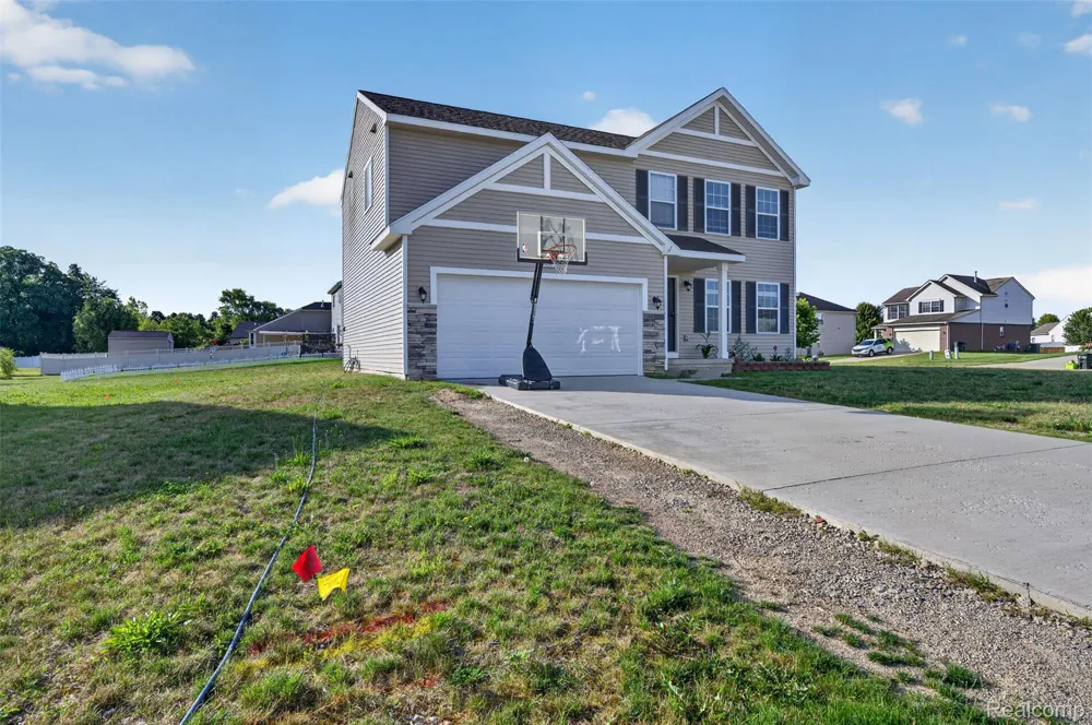 4080 Meadow Walk Boulevard Grand Blanc Charter Township, MI 48439