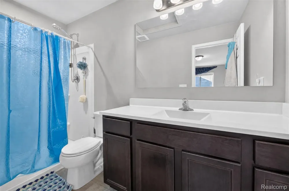 4080 Meadow Walk Boulevard Grand Blanc Charter Township, MI 48439