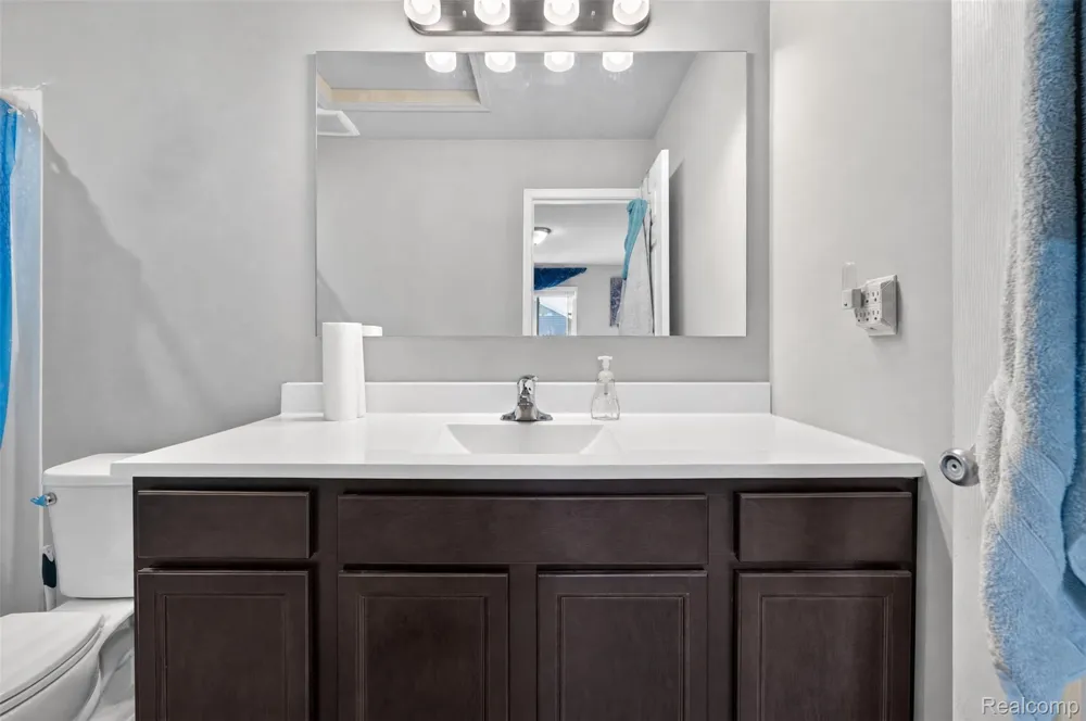 4080 Meadow Walk Boulevard Grand Blanc Charter Township, MI 48439