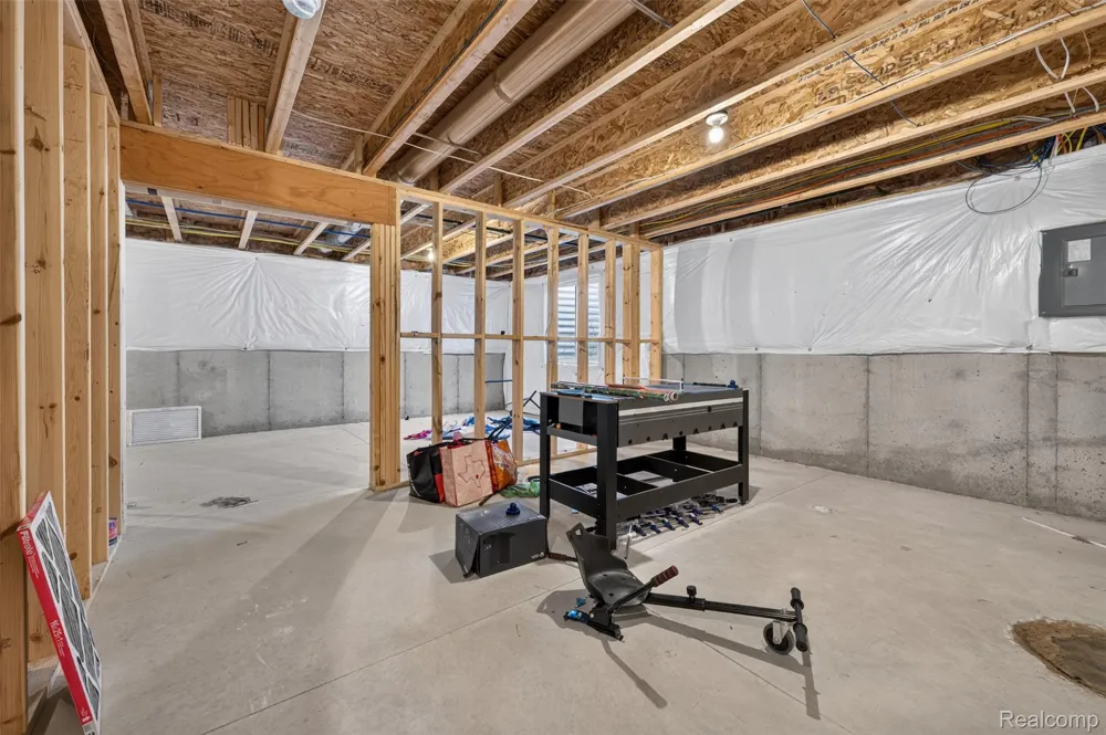 4080 Meadow Walk Boulevard Grand Blanc Charter Township, MI 48439