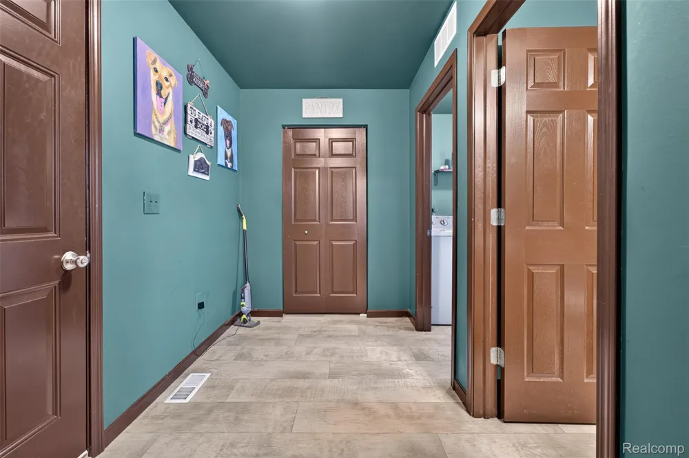 4080 Meadow Walk Boulevard Grand Blanc Charter Township, MI 48439