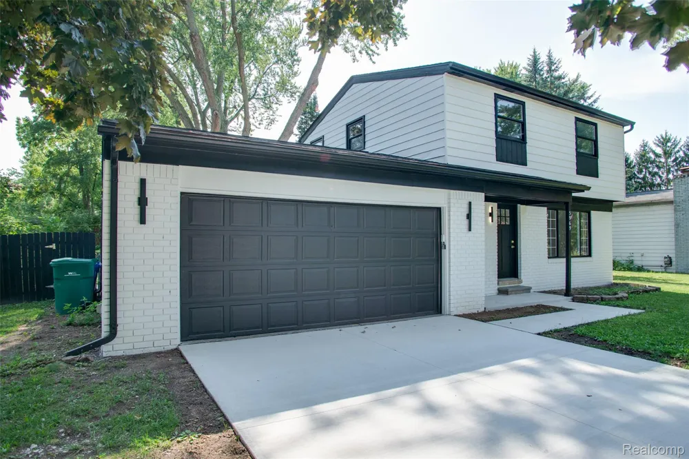 5969 Pleasant Drive Waterford Charter Township, MI 48329