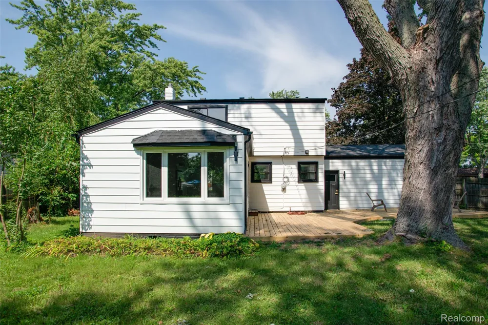 5969 Pleasant Drive Waterford Charter Township, MI 48329