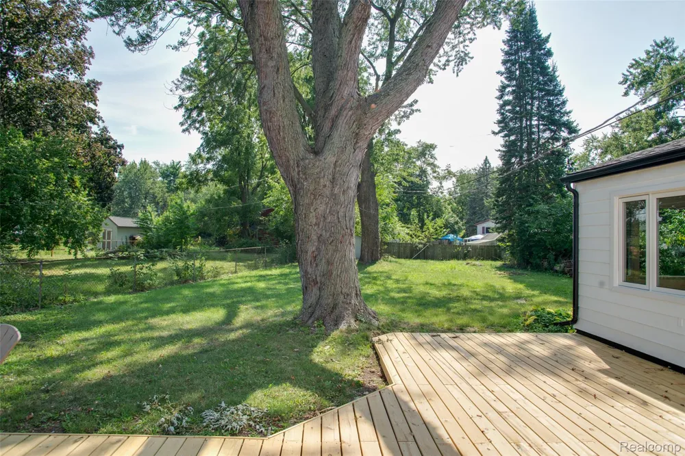 5969 Pleasant Drive Waterford Charter Township, MI 48329