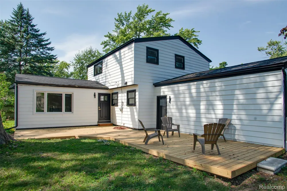 5969 Pleasant Drive Waterford Charter Township, MI 48329