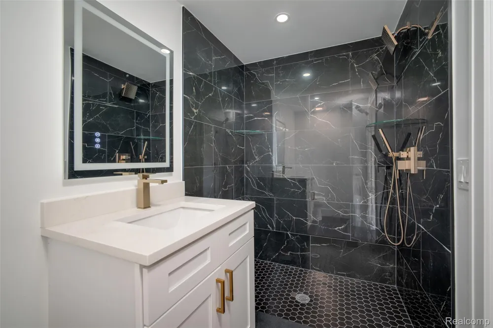 5969 Pleasant Drive Waterford Charter Township, MI 48329