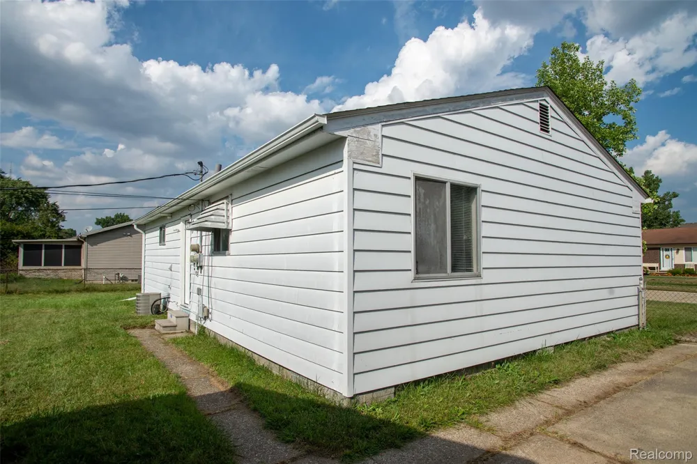 33711 Floyd Street Clinton Charter Township, MI 48035