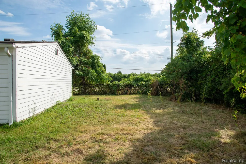 33711 Floyd Street Clinton Charter Township, MI 48035