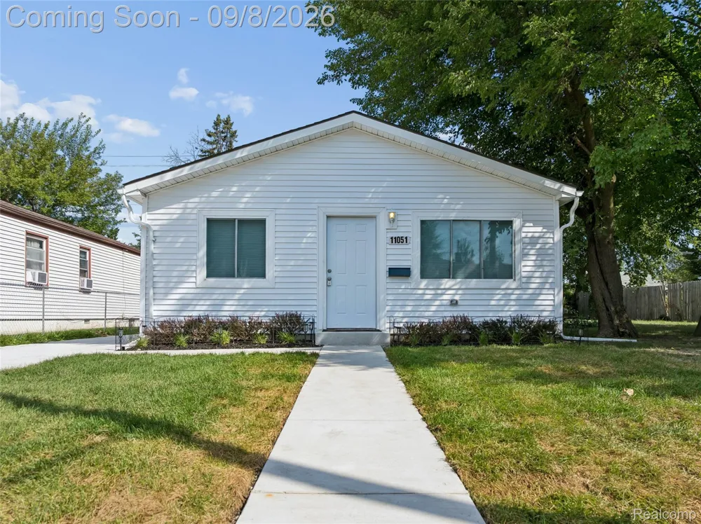 11051 Maxwell Avenue Warren City, MI 48089