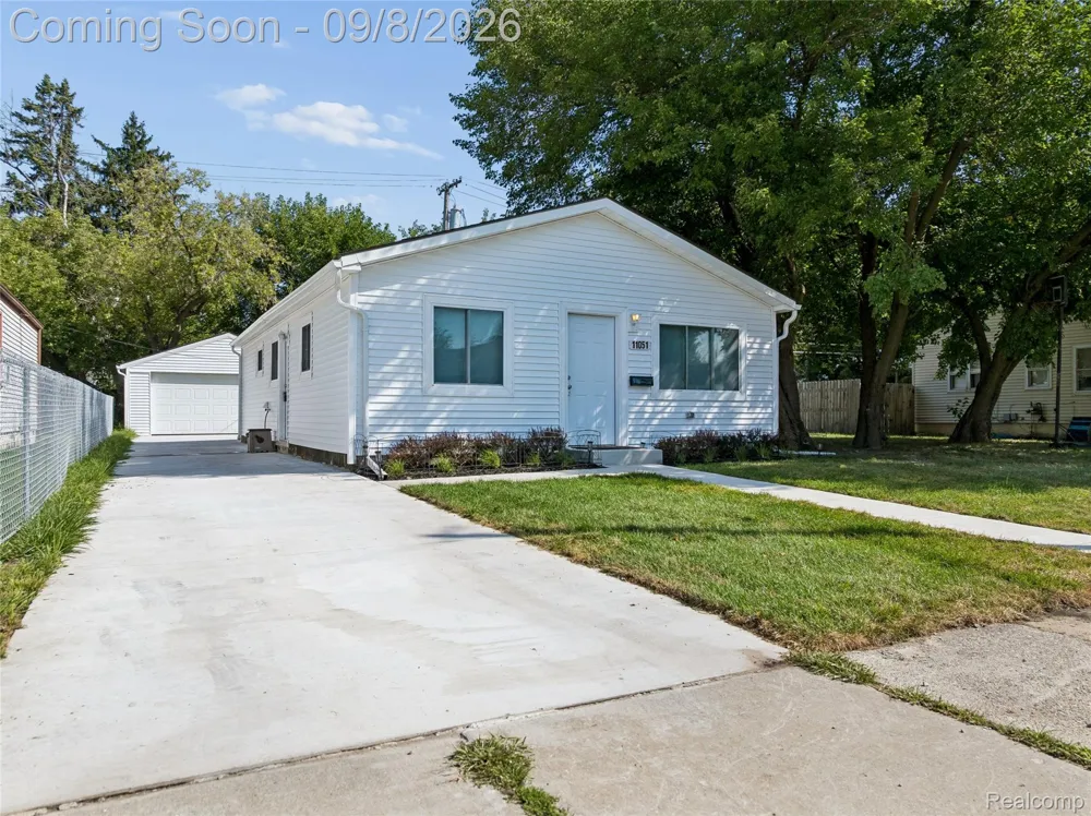 11051 Maxwell Avenue Warren City, MI 48089