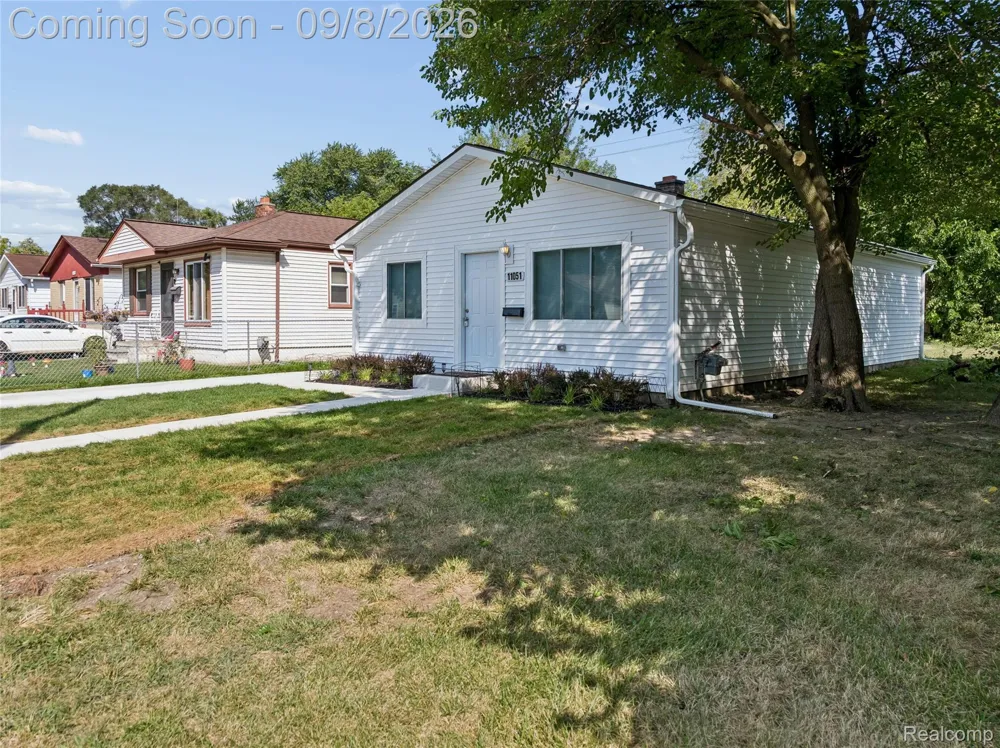 11051 Maxwell Avenue Warren City, MI 48089