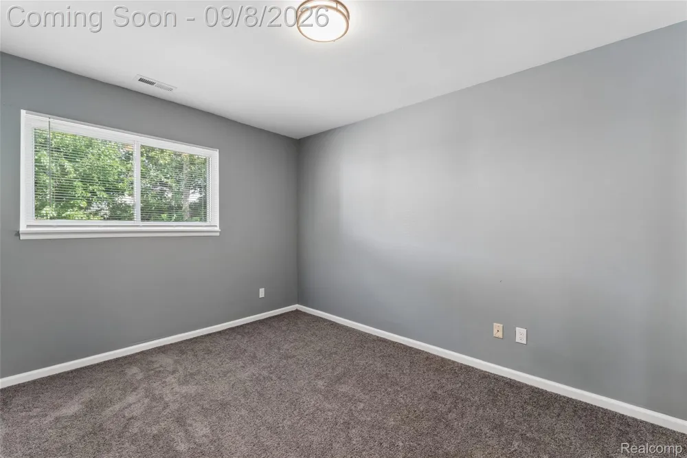 11051 Maxwell Avenue Warren City, MI 48089