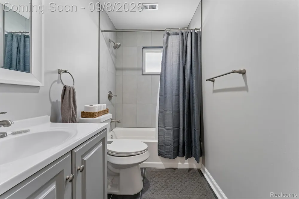 11051 Maxwell Avenue Warren City, MI 48089
