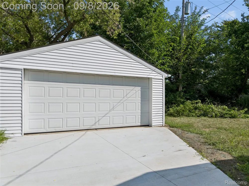 11051 Maxwell Avenue Warren City, MI 48089