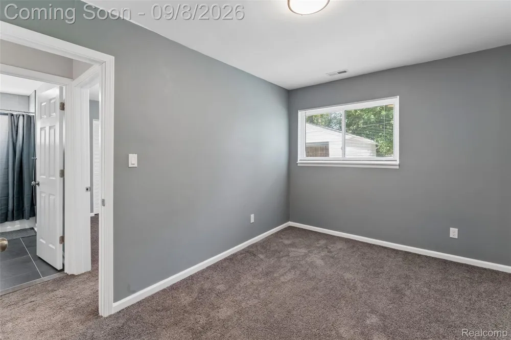 11051 Maxwell Avenue Warren City, MI 48089