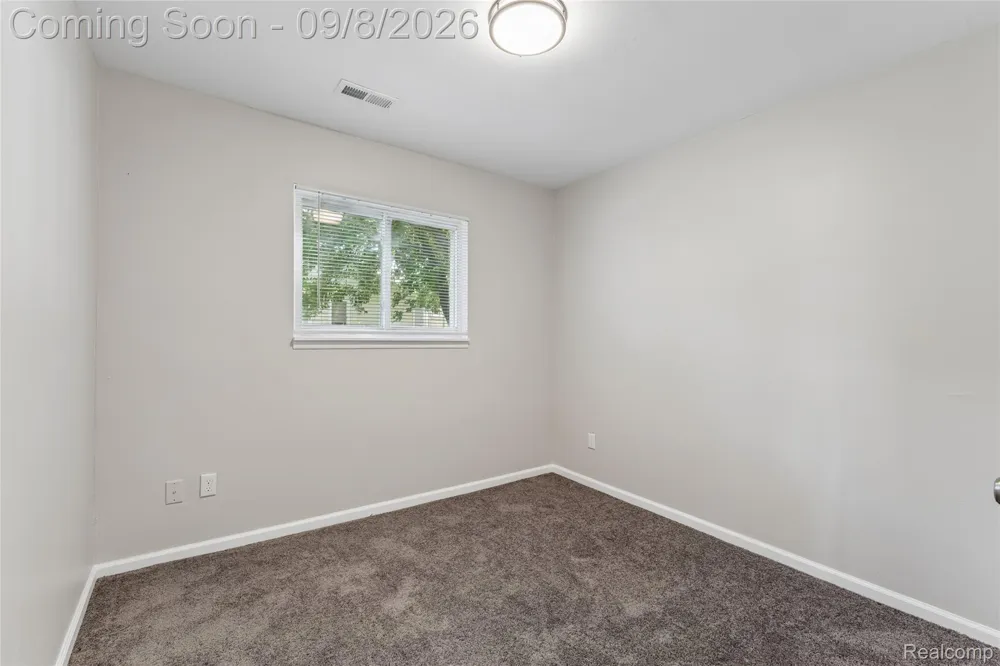 11051 Maxwell Avenue Warren City, MI 48089