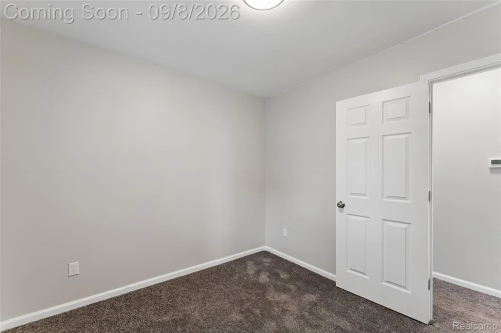 11051 Maxwell Avenue Warren City, MI 48089