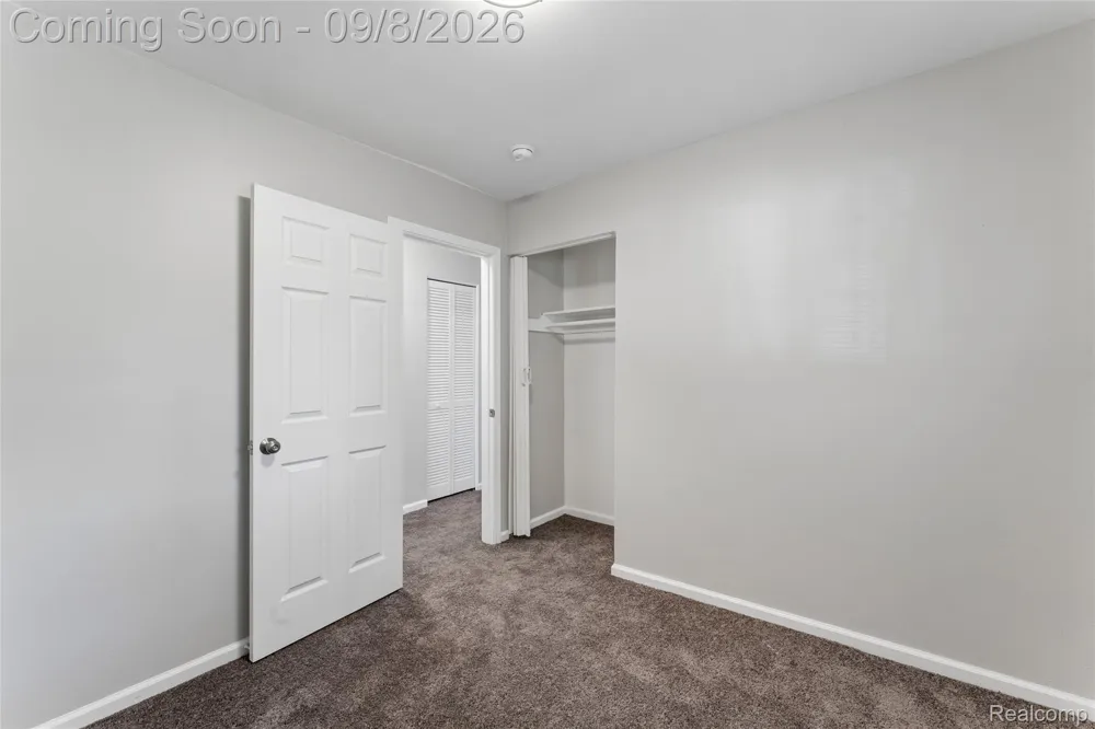 11051 Maxwell Avenue Warren City, MI 48089