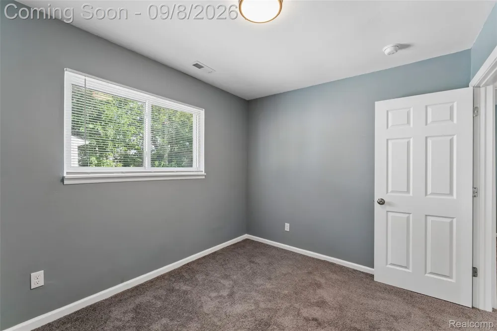 11051 Maxwell Avenue Warren City, MI 48089