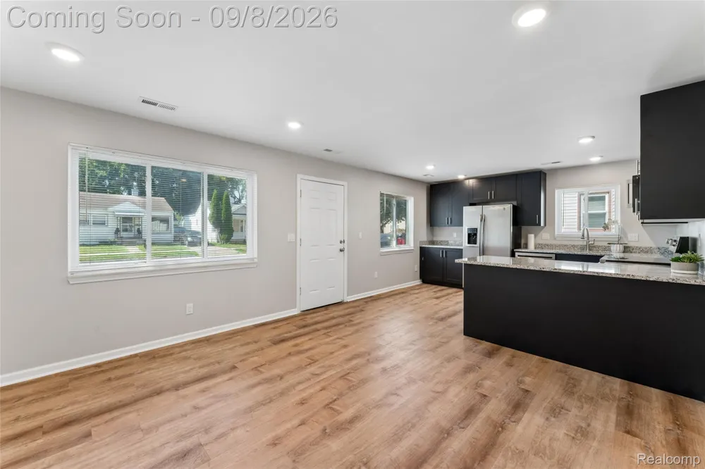 11051 Maxwell Avenue Warren City, MI 48089