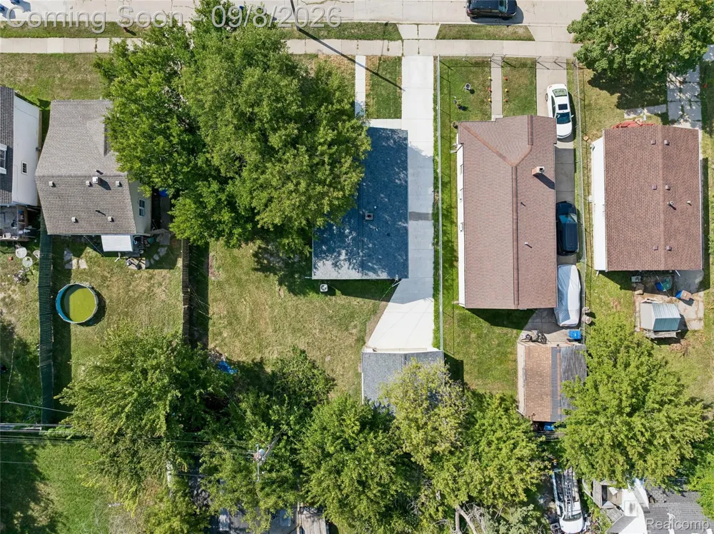 11051 Maxwell Avenue Warren City, MI 48089