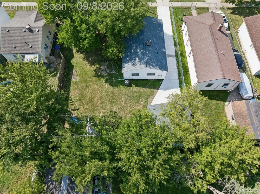11051 Maxwell Avenue Warren City, MI 48089