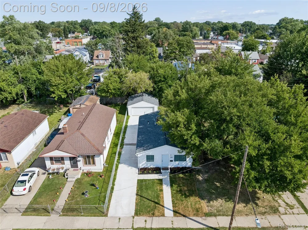 11051 Maxwell Avenue Warren City, MI 48089