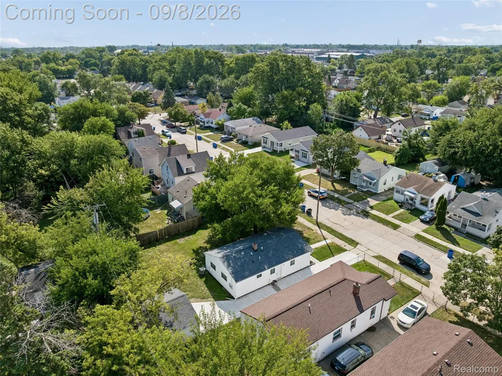 11051 Maxwell Avenue Warren City, MI 48089