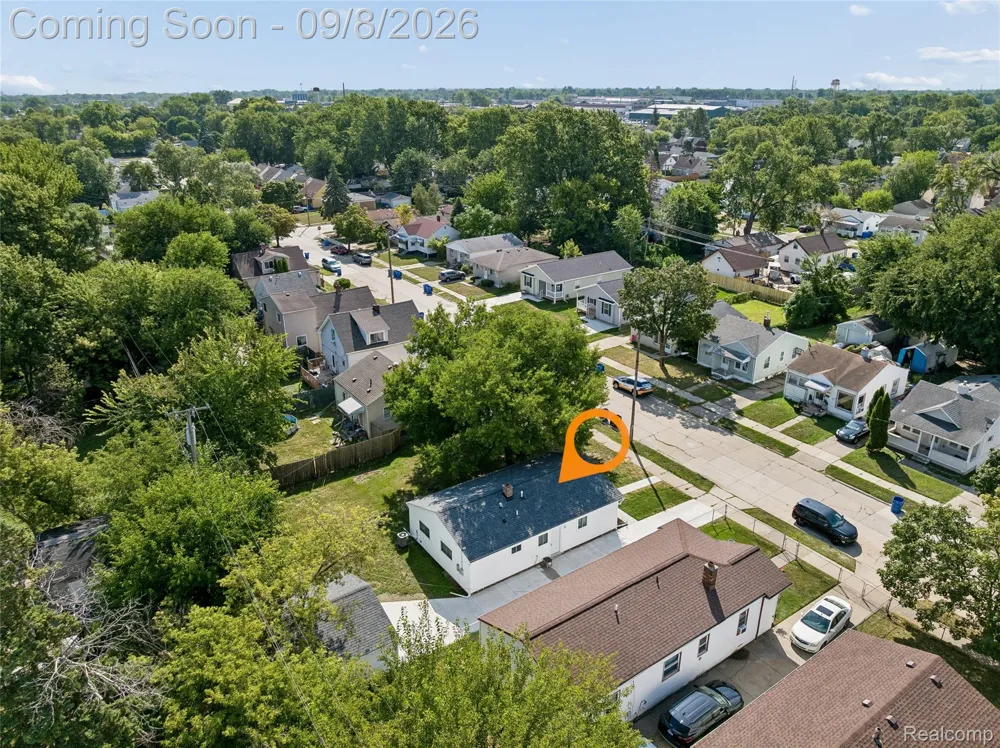 11051 Maxwell Avenue Warren City, MI 48089