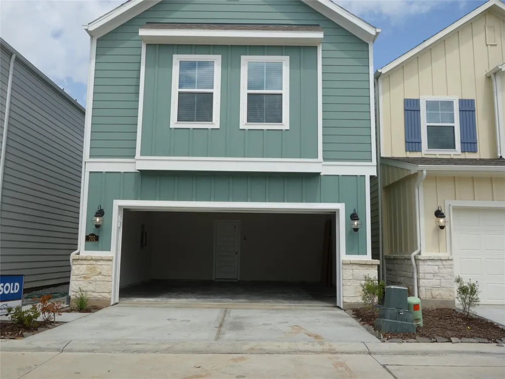 701 Sand Dollar Drive Kemah, TX 77565