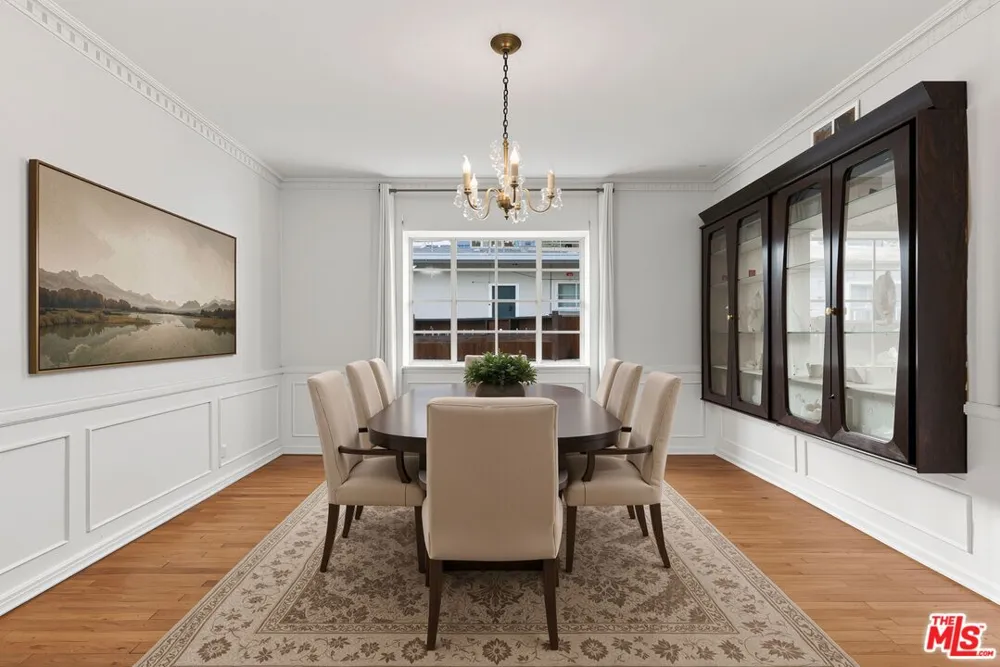 2136 Hillsboro Avenue Los Angeles, CA 90034