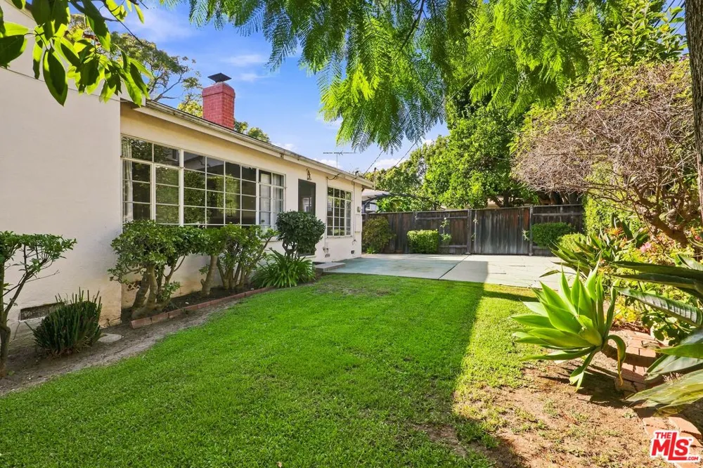 2136 Hillsboro Avenue Los Angeles, CA 90034