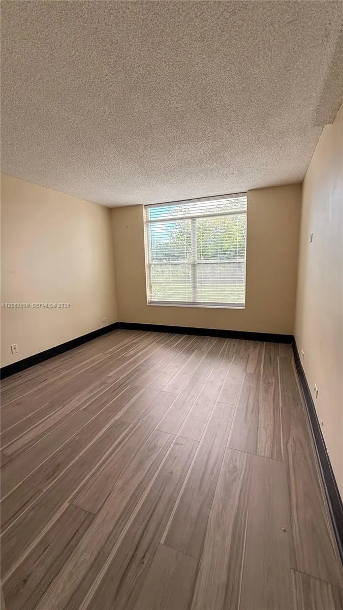 3720 Inverrary Dr #1W Lauderhill, FL 33319