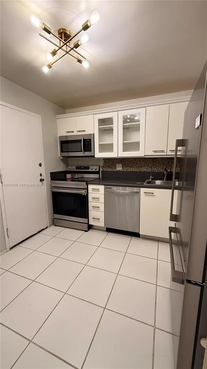 3720 Inverrary Dr #1W Lauderhill, FL 33319