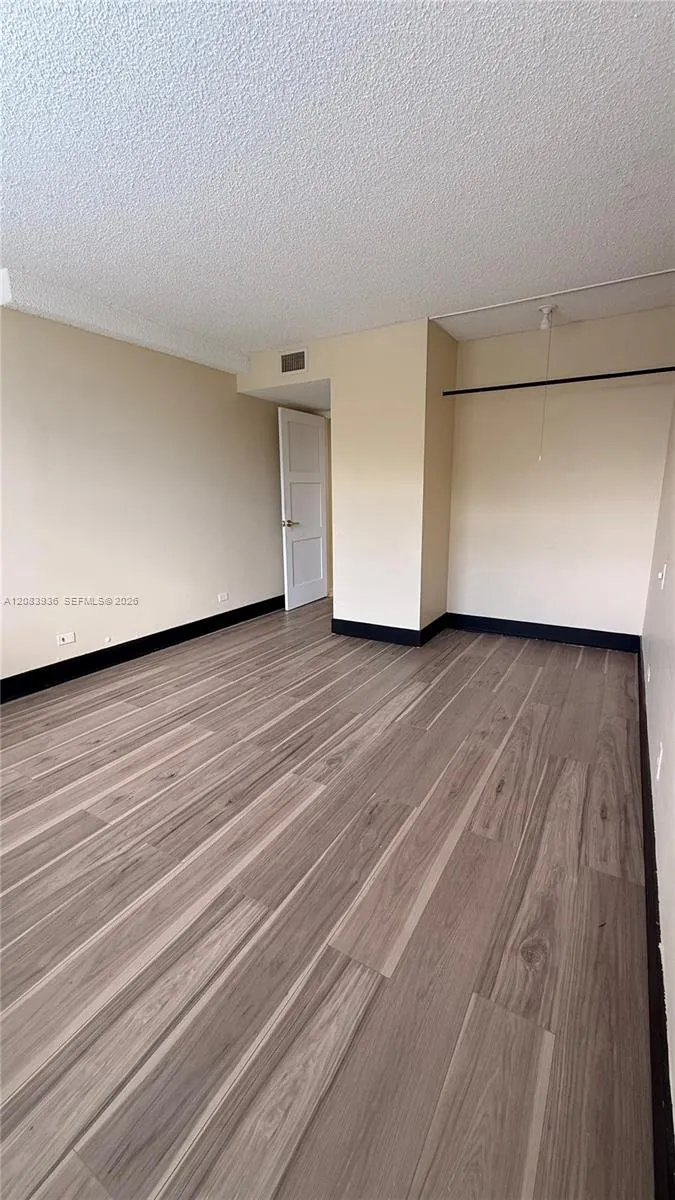 3720 Inverrary Dr #1W Lauderhill, FL 33319