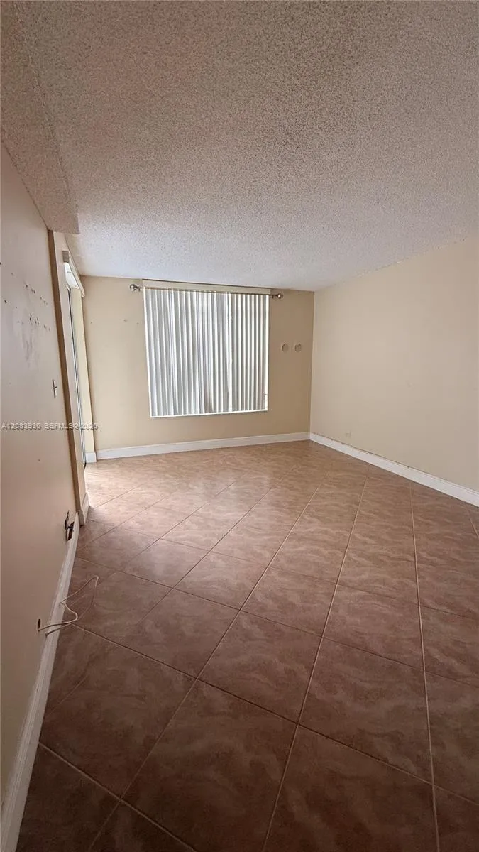 3720 Inverrary Dr #1W Lauderhill, FL 33319