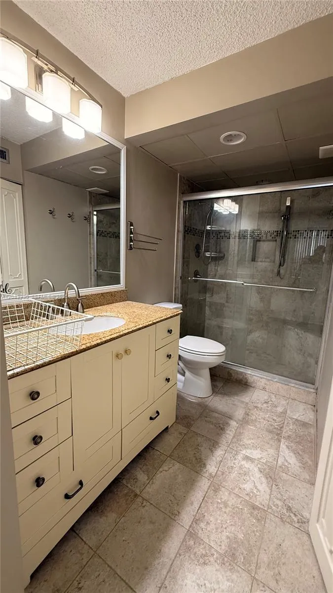 3720 Inverrary Dr #1W Lauderhill, FL 33319