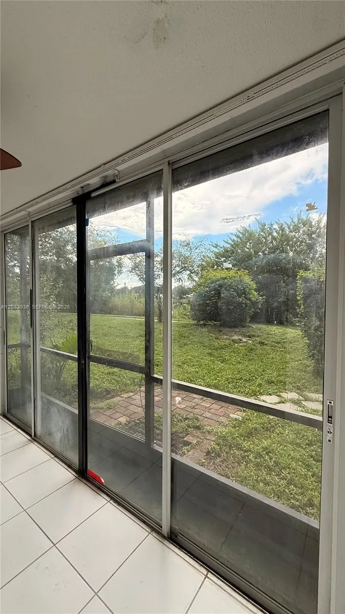 3720 Inverrary Dr #1W Lauderhill, FL 33319