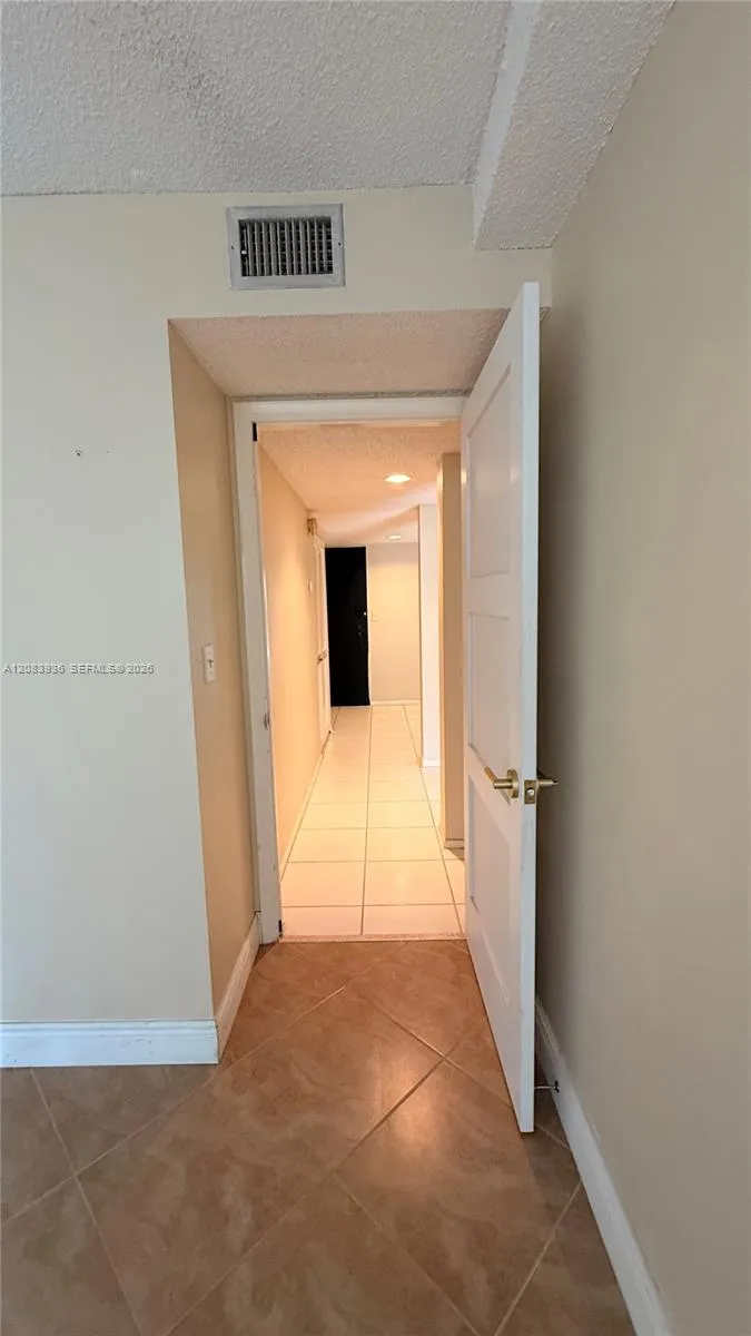 3720 Inverrary Dr #1W Lauderhill, FL 33319