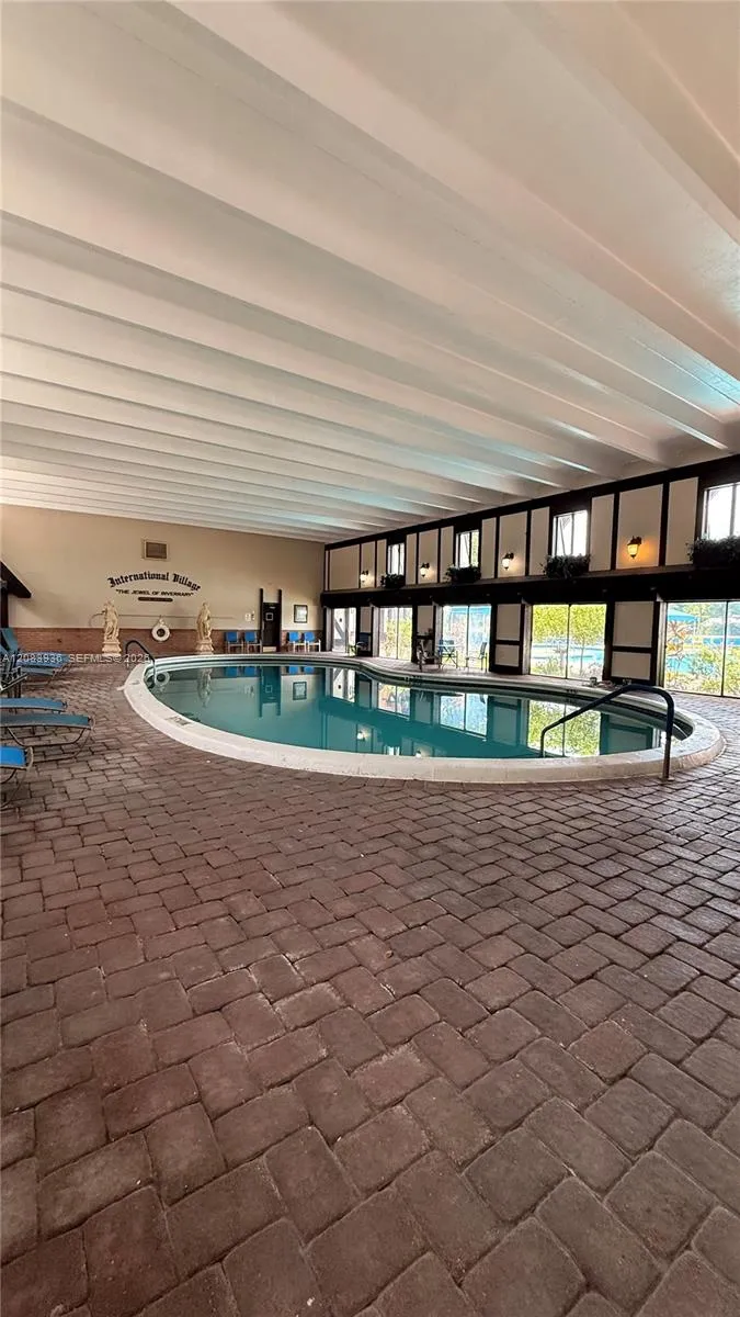 3720 Inverrary Dr #1W Lauderhill, FL 33319
