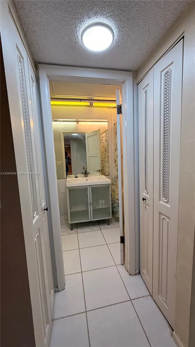 3720 Inverrary Dr #1W Lauderhill, FL 33319