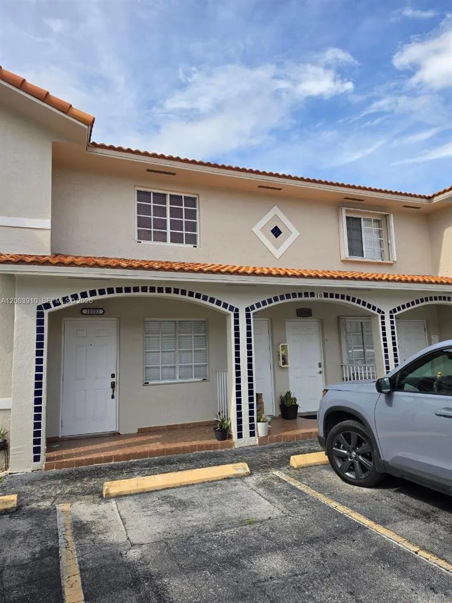 10101 W Okeechobee Rd #10-202 Hialeah Gardens, FL 33016