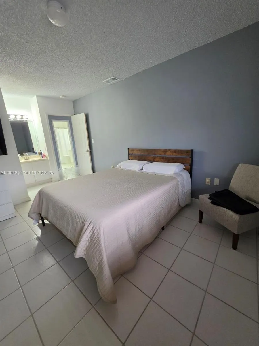 10101 W Okeechobee Rd #10-202 Hialeah Gardens, FL 33016